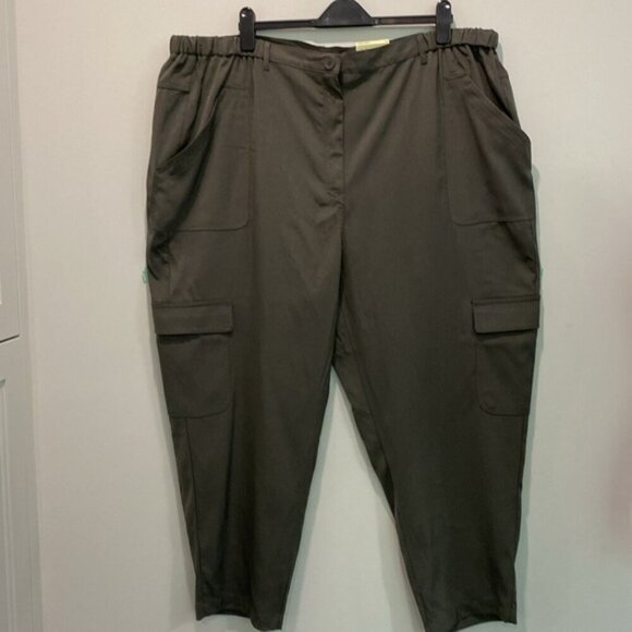 Max Studio Plus Size Soft Twill Ankle Cargo Pants Size 3X - Picture 6 of 16